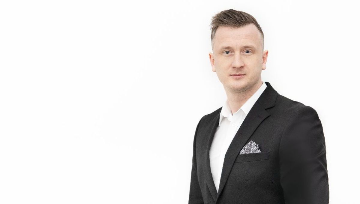 Dominik Gawin Senior Sales and Commercial Operations Manager