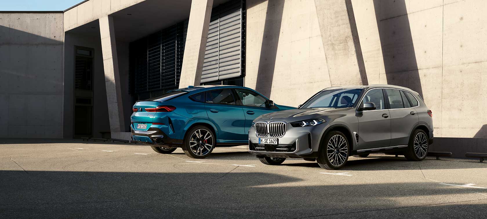 W BMW X4 radość z jazdy jest gwarantowana. To model, który prezentuje się progresywnie w każdym calu. Suwerenny, nowoczesny i ze sportowym charakterem, wyraźnie i mocno odcina się od drogi.